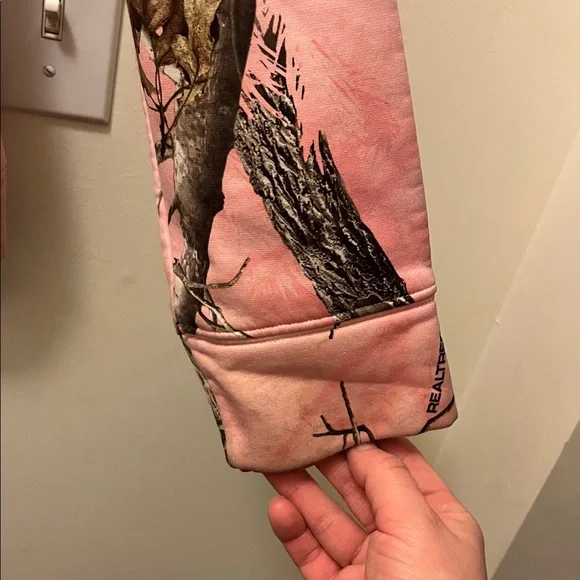 Under Armour Pink and Camo Hoodie size large - Picture 4 of 10